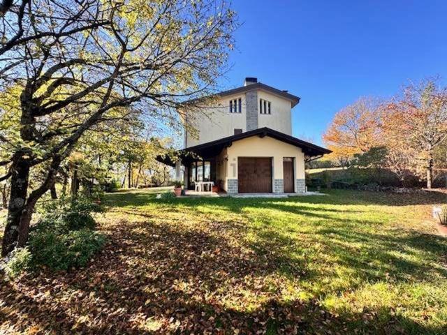 Villetta indipendente in vendita di 236 m² in Via Castiglione