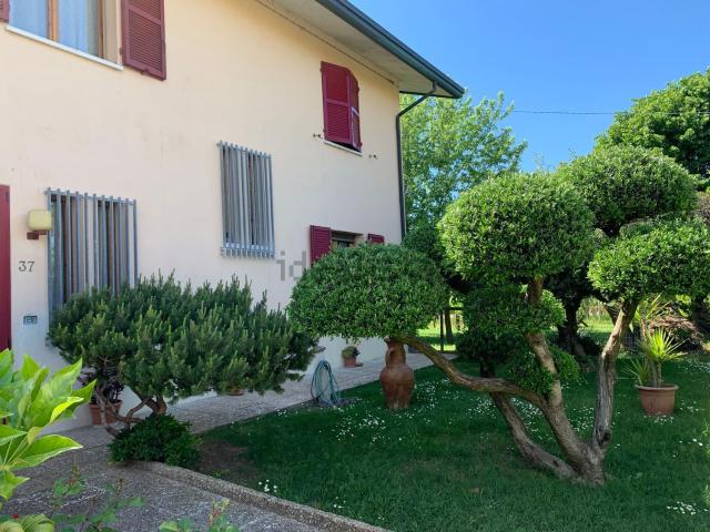 Villetta indipendente in vendita di 236 m² in Via Mirandola