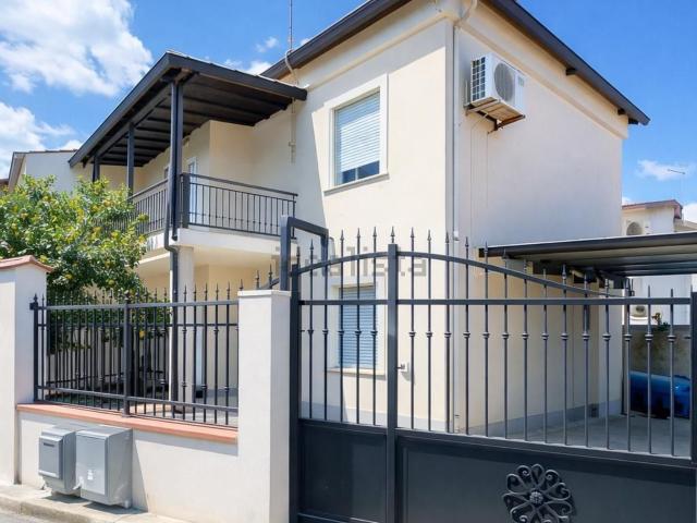 Villetta indipendente in vendita di 236 m² in Via Roma