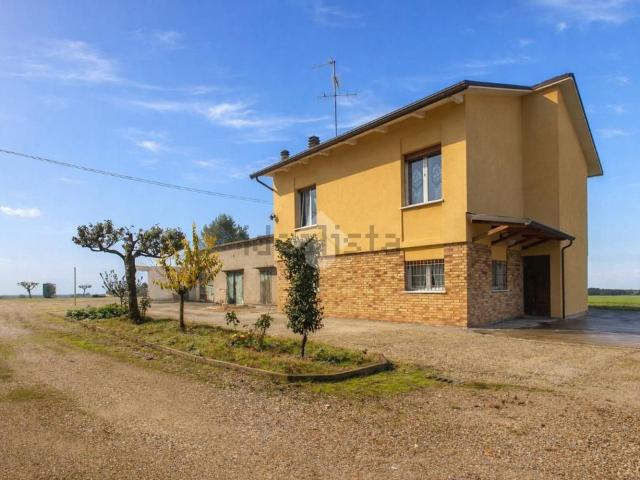 Villetta indipendente in vendita di 236 m² in Via Reale, 16