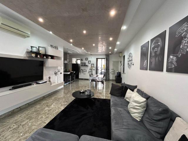 Villetta indipendente in vendita di 236 m² in Via Trieste, 53