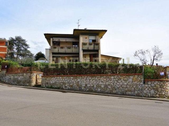 Villetta indipendente in vendita di 236 m² in Via Vincenzo Bellini, 14