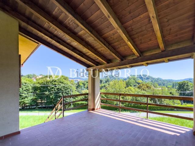 Villetta indipendente in vendita di 237 m² in Via Farnea, 11