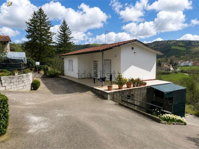 Villetta indipendente in vendita di 237 m² in Contrada Loreto