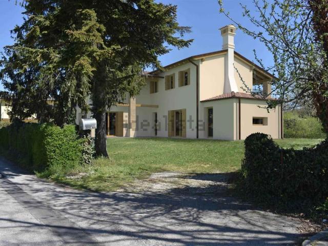 Villetta indipendente in vendita di 238 m² in Via Boldara, 6
