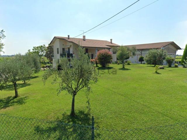 Villetta indipendente in vendita di 238 m² in Via Battaiole