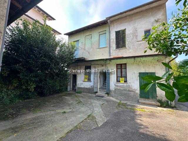 Villetta indipendente in vendita di 238 m² in Via Franco Donati