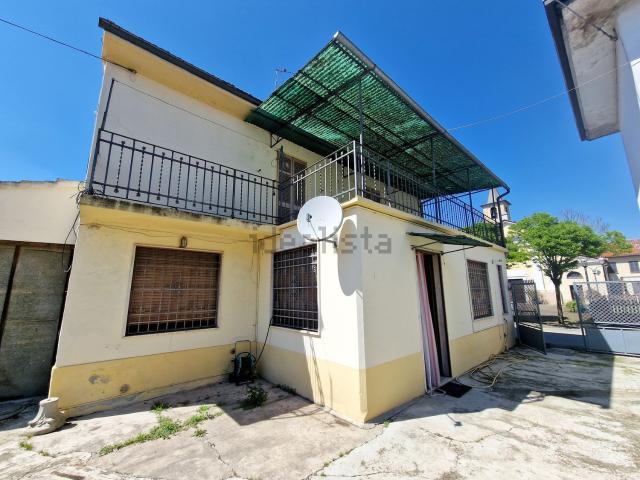 Villetta indipendente in vendita di 238 m² in Via XX Settembre