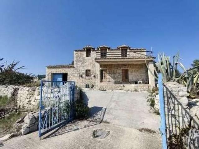 Villetta indipendente in vendita di 238 m² in Contrada Cozzo Rao