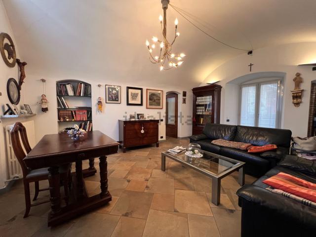 Villetta indipendente in vendita di 239 m² in Via A. Locatelli, 1