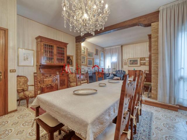 Villetta indipendente in vendita di 239 m² in Via Achille de Giovanni