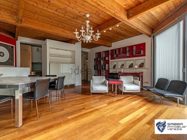 Villetta indipendente in vendita di 239 m² in Via Dardanelli