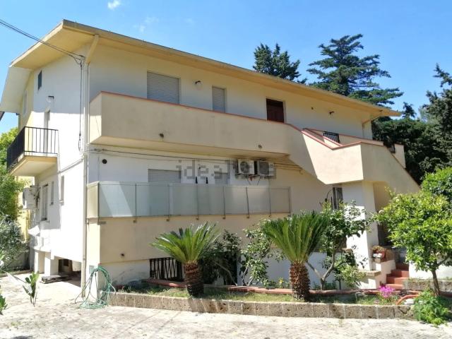 Villetta indipendente in vendita di 239 m² in Via Nazionale per Lanciano
