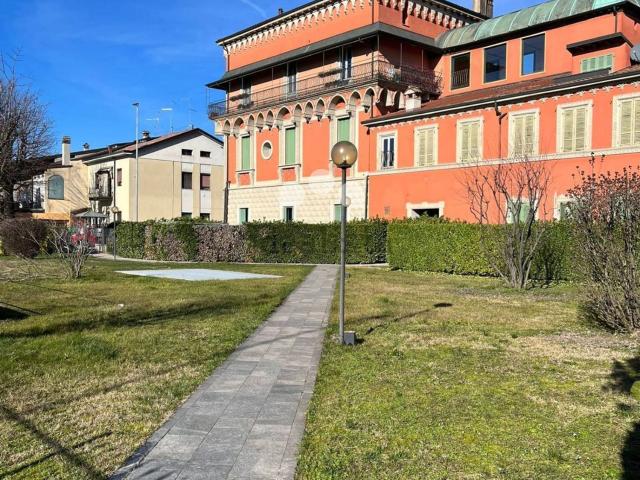 Villetta indipendente in vendita di 239 m² in Viale Europa, 93