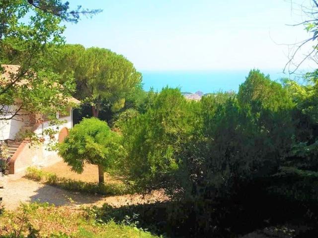 Villetta indipendente in vendita di 2400 m²