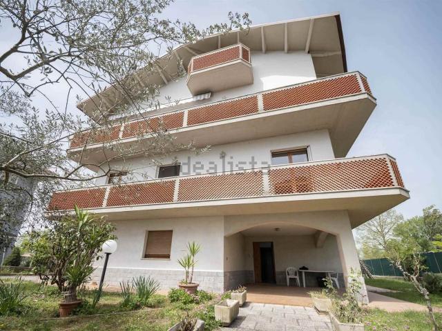 Villetta indipendente in vendita di 240 m²