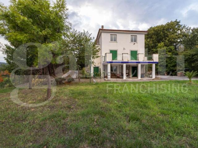 Villetta indipendente in vendita di 240 m² in Traversa Chiesa, 10