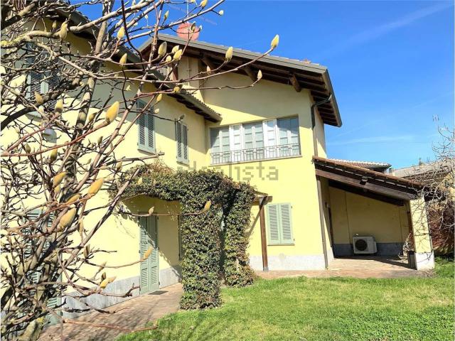 Villetta indipendente in vendita di 240 m² in Via C. F. Gabba, 7