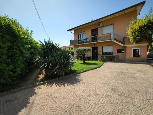 Villetta indipendente in vendita di 240 m² in Via Cavaiola, 23