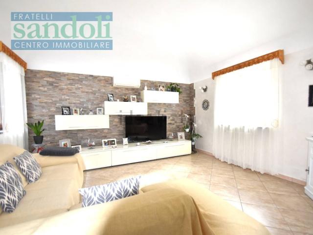 Villetta indipendente in vendita di 240 m² in Via Casalino