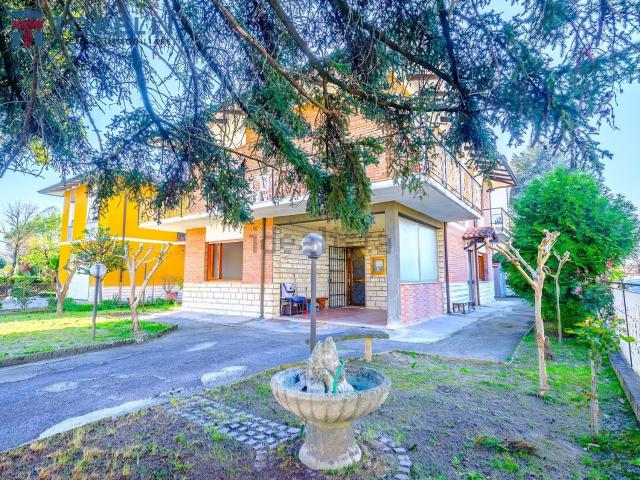 Villetta indipendente in vendita di 240 m² in Via Ceriana, 240