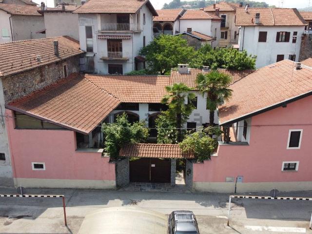 Villetta indipendente in vendita di 240 m² in Via Cesare Battisti