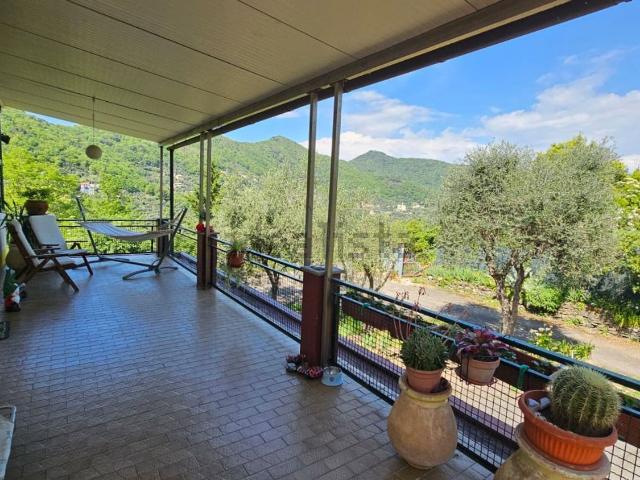 Villetta indipendente in vendita di 240 m² in Via Chiesa Vecchia di Bana