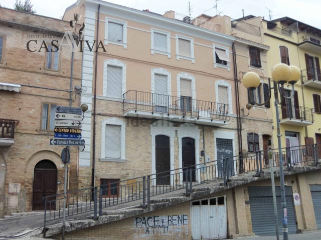 Villetta indipendente in vendita di 240 m² in Via A. Crivellucci, 5