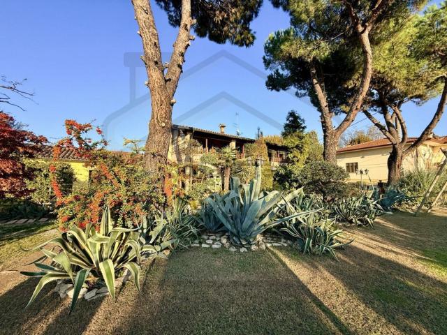 Villetta indipendente in vendita di 240 m² in Via Bacchiglione
