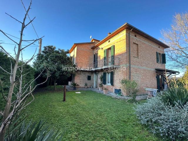 Villetta indipendente in vendita di 240 m² in Via Bertoni