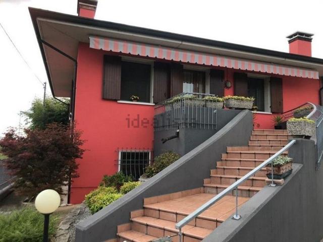 Villetta indipendente in vendita di 240 m² in Via Ghiacciaia