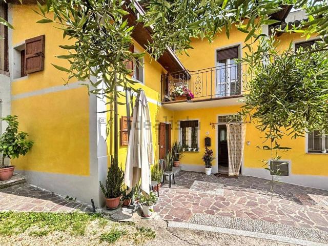 Villetta indipendente in vendita di 240 m² in Via Giacomo Matteotti