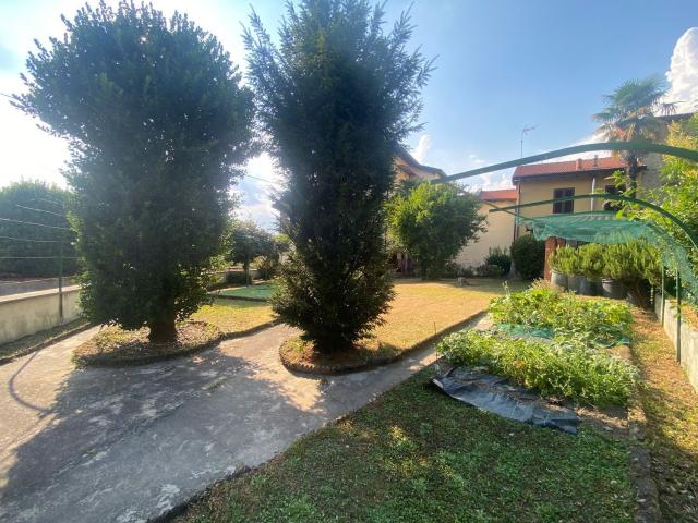 Villetta indipendente in vendita di 240 m² in Via Giovanni Ortelli, 13