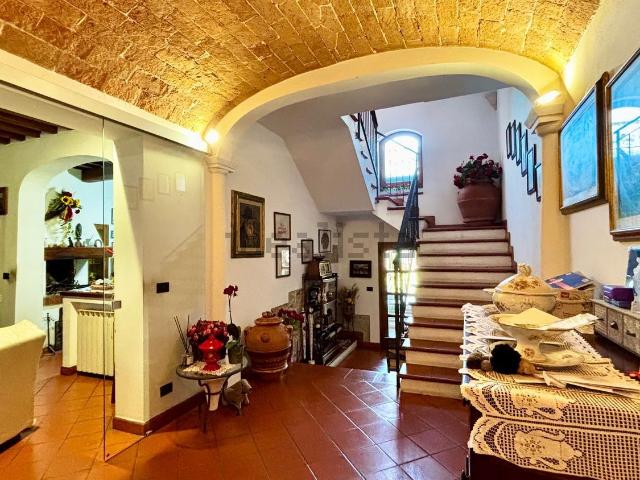 Villetta indipendente in vendita di 240 m² in Via Gramsci
