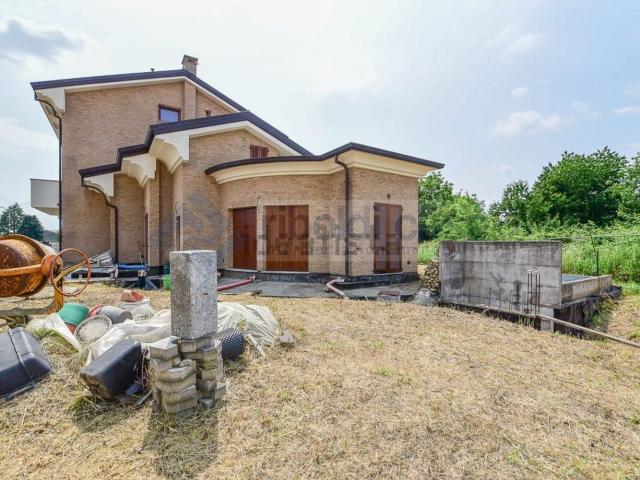 Villetta indipendente in vendita di 240 m² in Via Don Rinaldo Beretta