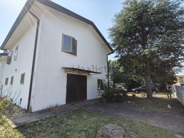 Villetta indipendente in vendita di 240 m² in Via dei Bersaglieri
