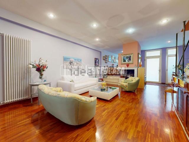Villetta indipendente in vendita di 240 m² in Via del Melograno