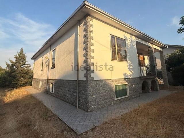 Villetta indipendente in vendita di 240 m² in Via Frugarolo