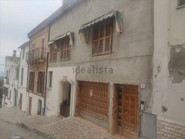 Villetta indipendente in vendita di 240 m² in Via Isonzo