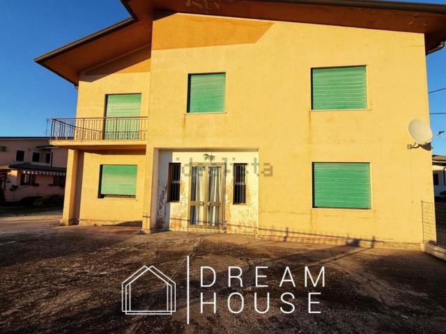 Villetta indipendente in vendita di 240 m² in Via O. Bonin