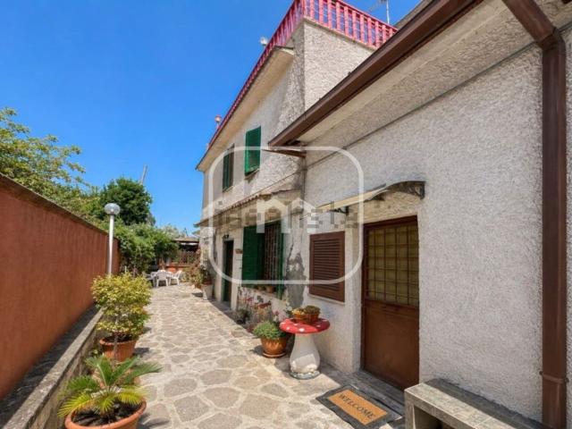 Villetta indipendente in vendita di 240 m² in Via Onifai, 7