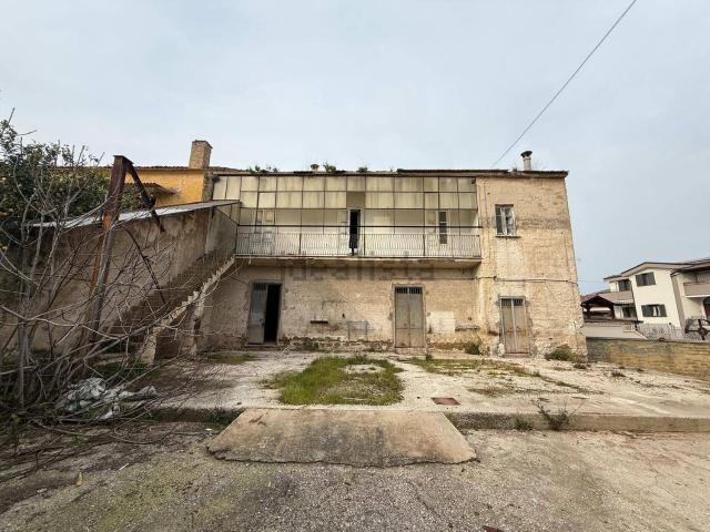 Villetta indipendente in vendita di 240 m² in Via L. da Vinci