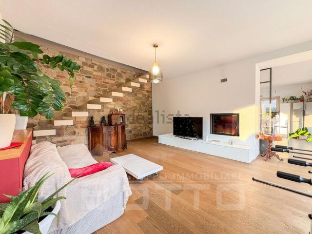 Villetta indipendente in vendita di 240 m² in Via Lanca, 14
