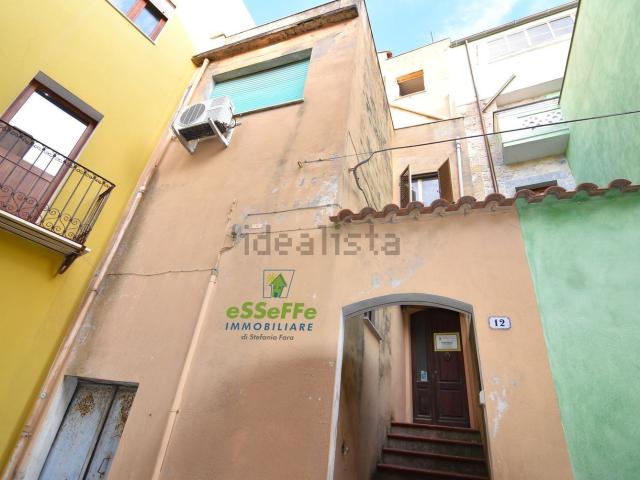 Villetta indipendente in vendita di 240 m² in Via Libertà, 12