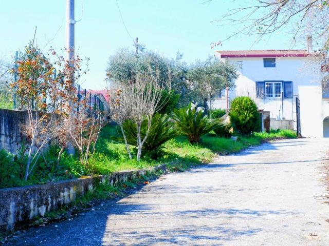 Villetta indipendente in vendita di 240 m² in Via Linara, 32