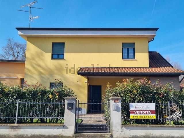 Villetta indipendente in vendita di 240 m² in Via Monte Rosa