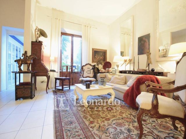 Villetta indipendente in vendita di 240 m² in Via Machiavelli