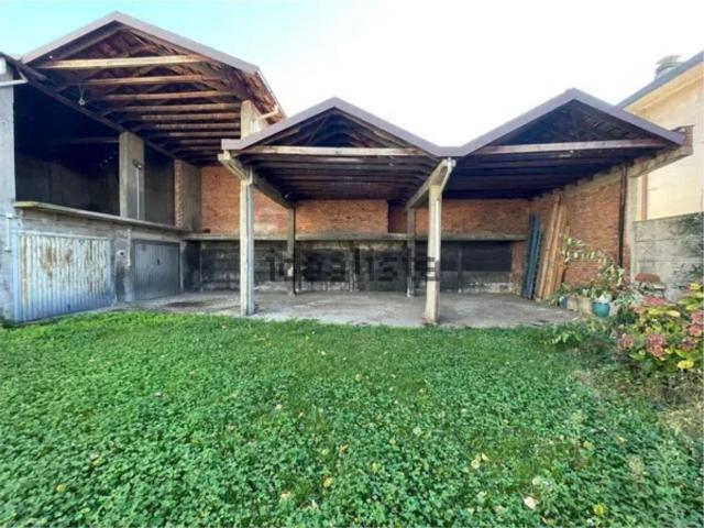 Villetta indipendente in vendita di 240 m² in Via Magenta