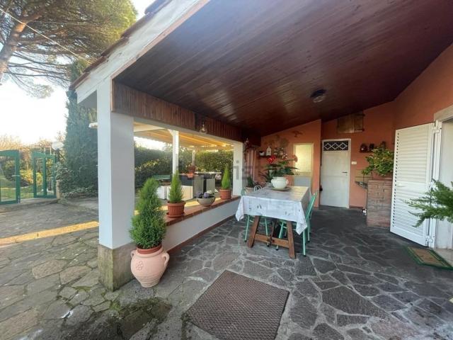 Villetta indipendente in vendita di 240 m² in Via Mallegni, 6