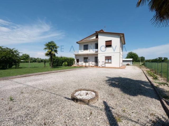 Villetta indipendente in vendita di 240 m² in Via Massaua, 50